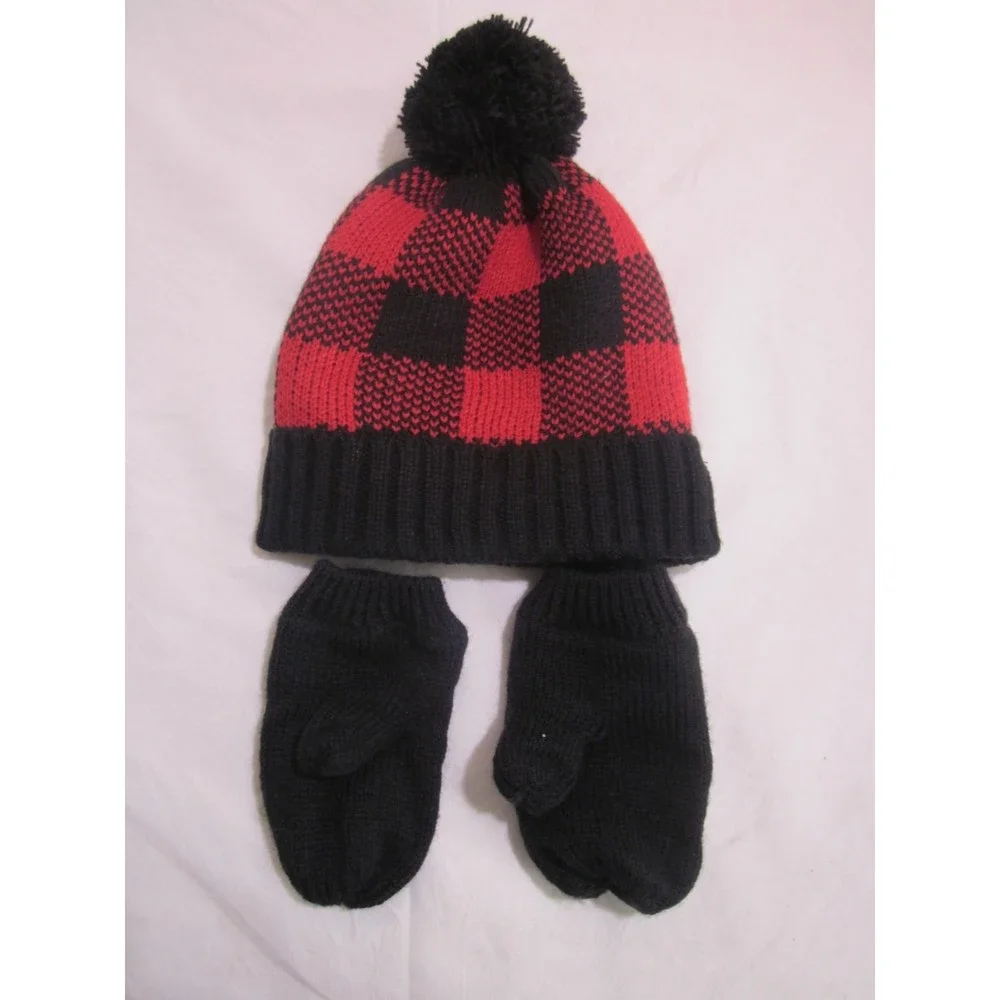 Old Navy Buffalo Check Boys Size Medium Knit Hat & Mittens Set Black Red